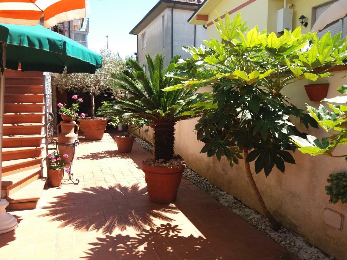 Raffinato Bilocale A Lido Di Camaiore Vicino Al Mare ภายนอก รูปภาพ